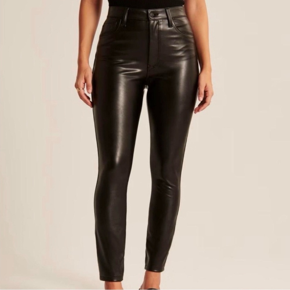 Abercrombie & Fitch The Skinny High Rise Vegan Leather‎ Curve Love Women’s Sz 27